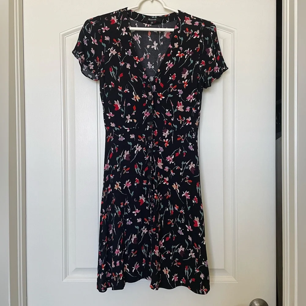SOLD Madewell V-Neck Button-Front Mini Dress in Drifting Flowers - Picture 1 of 7